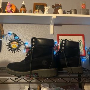 Black timberland boots